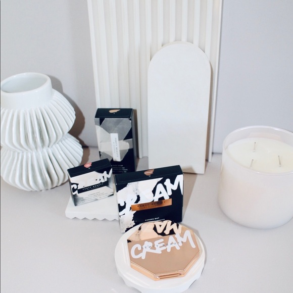 FENTY CHEEKS OUT FREESTYLE CREAM BRONZER - Picture 3 of 3